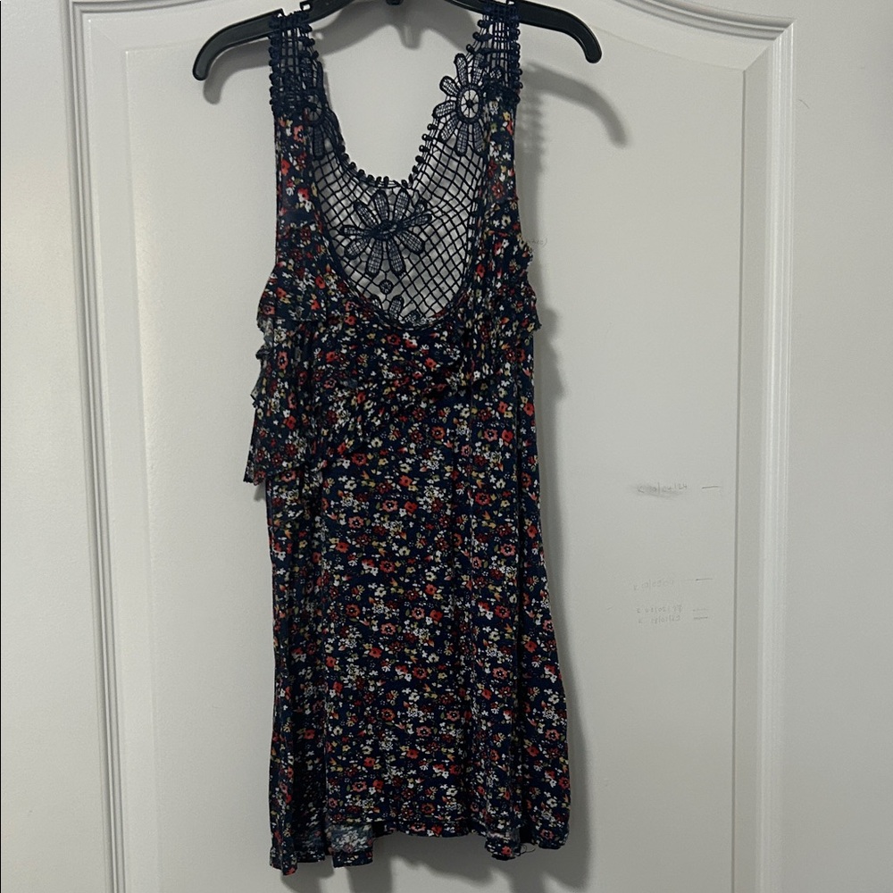 Set of 2 Lace-Trim Tank Top